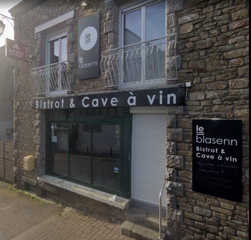 Devanture du Blasenn, bistrot et cave à vin à Crac'h